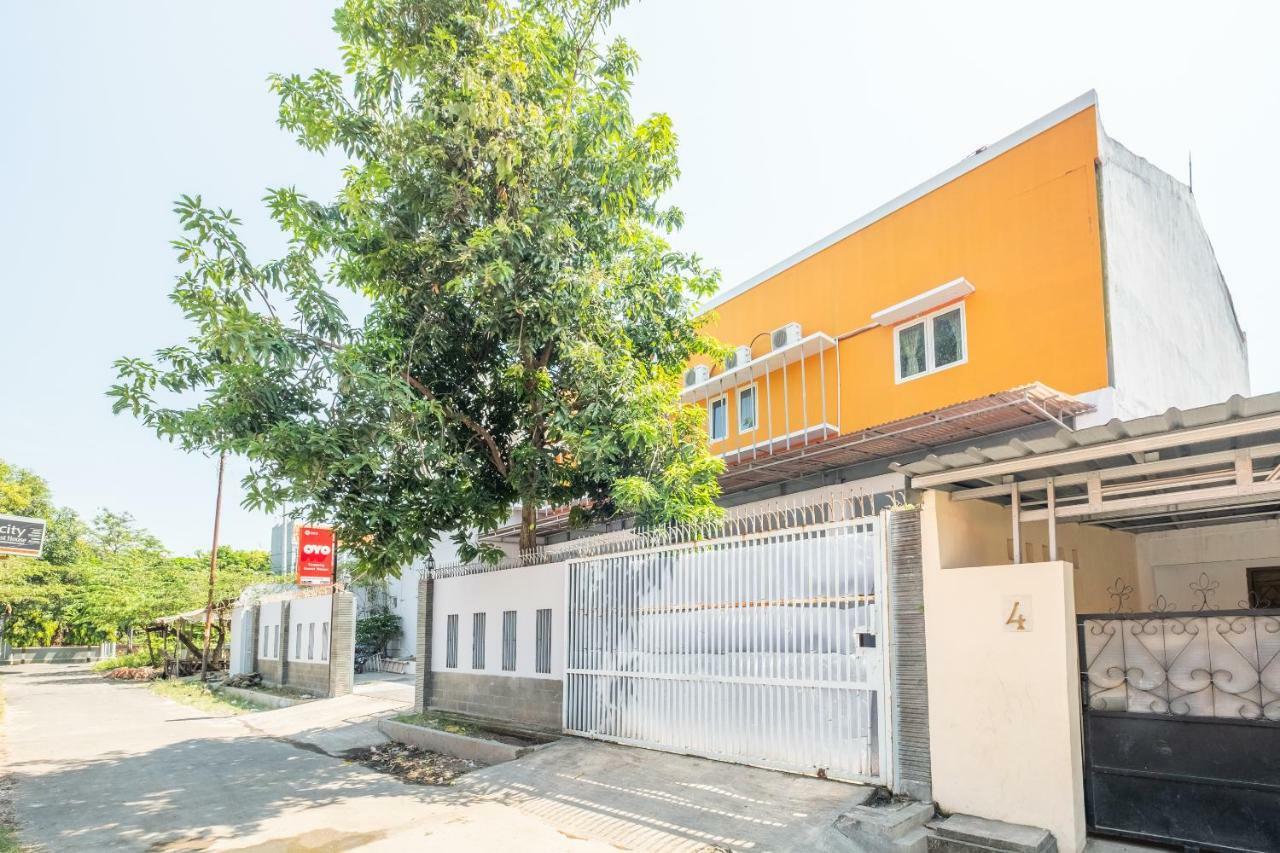 Oyo 863 Tenacity Guest House Syariah Сиребон Екстериор снимка
