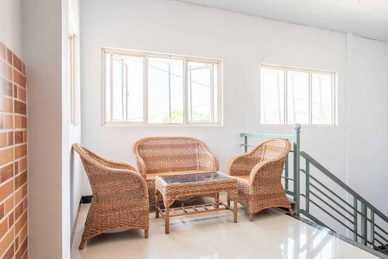 Oyo 863 Tenacity Guest House Syariah Сиребон Екстериор снимка
