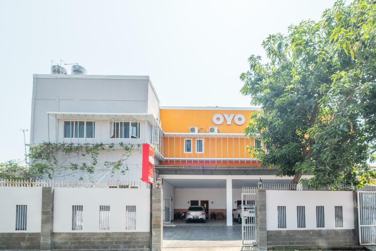 Oyo 863 Tenacity Guest House Syariah Сиребон Екстериор снимка