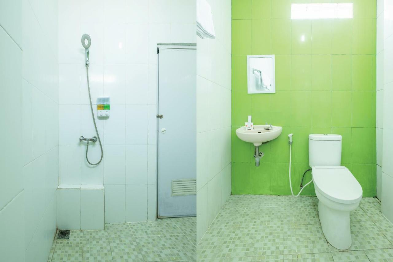 Oyo 863 Tenacity Guest House Syariah Сиребон Екстериор снимка