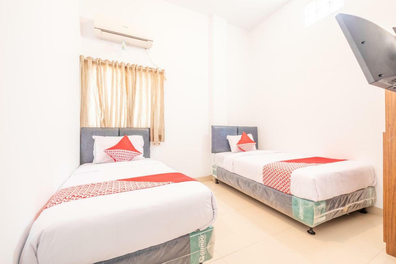 Oyo 863 Tenacity Guest House Syariah Сиребон Екстериор снимка