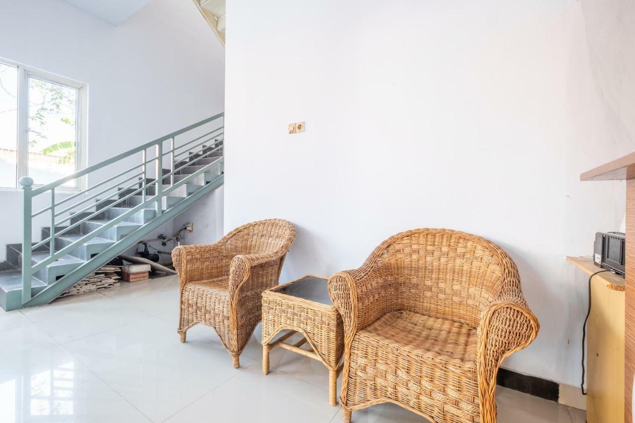Oyo 863 Tenacity Guest House Syariah Сиребон Екстериор снимка