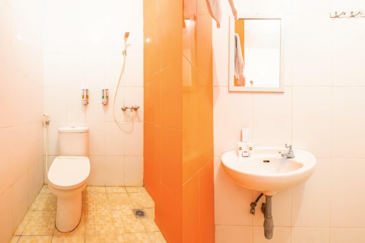 Oyo 863 Tenacity Guest House Syariah Сиребон Екстериор снимка