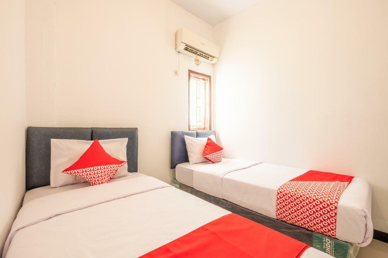 Oyo 863 Tenacity Guest House Syariah Сиребон Екстериор снимка