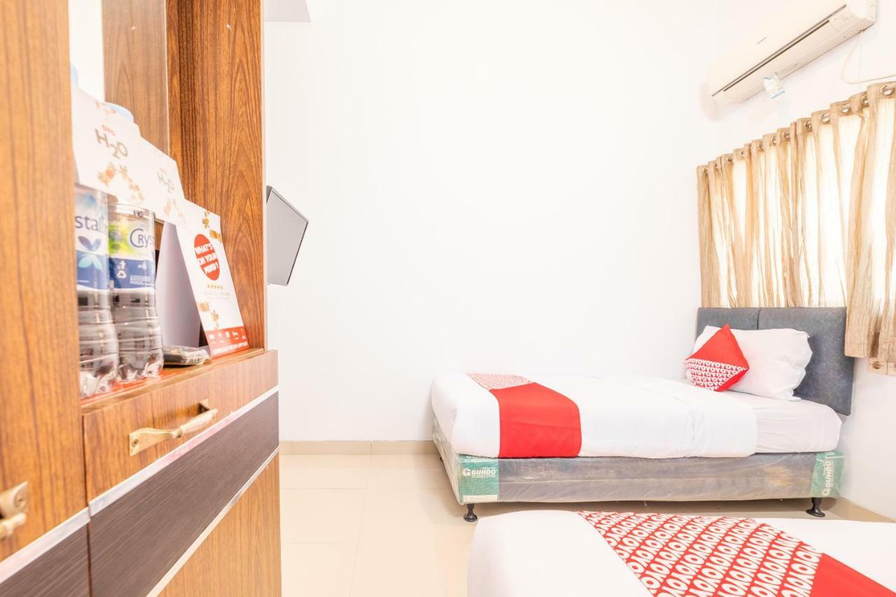 Oyo 863 Tenacity Guest House Syariah Сиребон Екстериор снимка