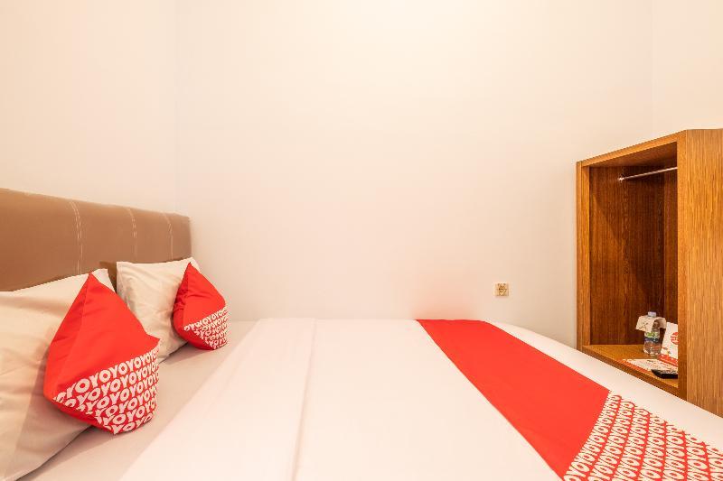 Oyo 863 Tenacity Guest House Syariah Сиребон Екстериор снимка