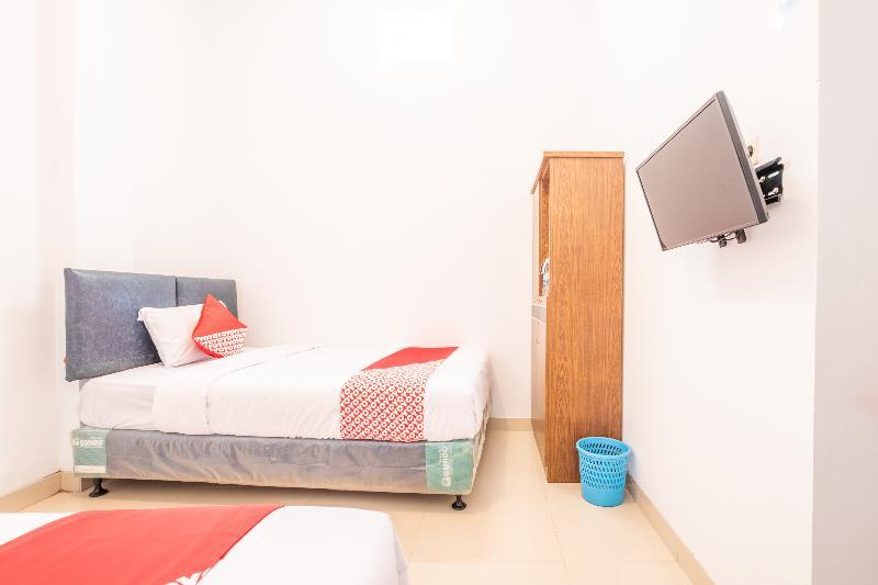 Oyo 863 Tenacity Guest House Syariah Сиребон Екстериор снимка